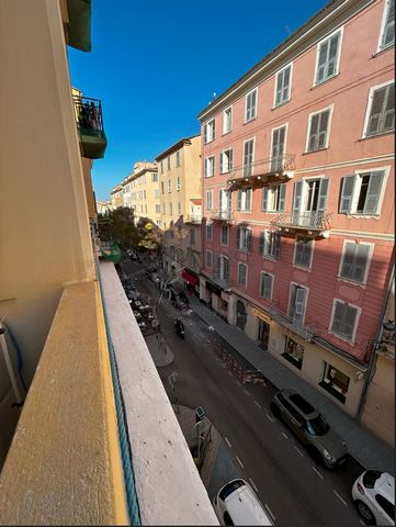 L'agence Bastia Balagne vous propose à la vente un appartement de type F3 en bon état d'une surface de 71m2 environ avec deux balcons donnant rue César Campichi. Actuellement un locataire est en place jusqu'en Avril 2025, le loyer mensuel est de 530€...