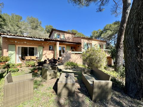 Nestling among cork oaks and Mediterranean vegetation, this traditional Provencal-style house will sweep you away to a bucolic setting, in absolute peace and quiet, with no neighbours in sight. Accommodation, on one level, it comprises a 41m2 living ...