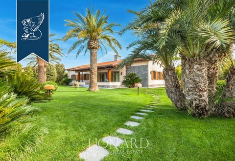 In the heart of Forte dei Marmi this complex composed of three luxury villas surrounded by a wonderful park is for sale. The main villa measures 500 m2 and is home to 4 bedrooms and 4 bathrooms; it is also the only one, at the moment, to have its own...