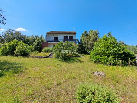 This house of 198 m2 is for sale on the island of Pašman in the village of Ždrelac. The floor plan of the property allows the house to be divided into two apartments. On the ground floor there is a living room, dining room, kitchen, room, hallway, ba...