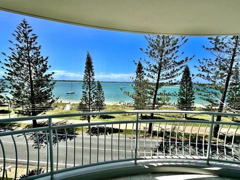DON’T WAIT ! MAKE AN OFFER TODAY. THIS ONE WILL SELL FAST !FANTASTIC BROADWATER VIEWS FROM ‘ATRIUM RESORT’ APARTMENT Investment opportunity or live in, located in the fabulous Atrium Resort on the beautiful Broadwater. You'll love the views from this...