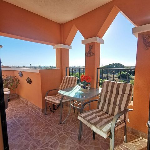 Spacious 3 bedroom top floor bungalow in Playa Flamenca . Spacious bungalow on the top floor with 3 bedrooms and 2 bathrooms in Playa Flamenca. It has a private terrace and solarium with clear frontal views, south facing, located in a quiet residenti...