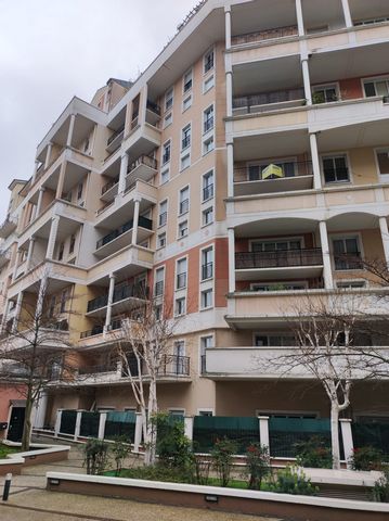 Courbevoie, Faubourg de l’arche, Close to La Défense - Duplex 2-room apartment for rent, furnished. The apartment is located on the 6th and 7th floors of an 11-story building constructed in 2003, meticulously maintained, secure, and equipped with a c...