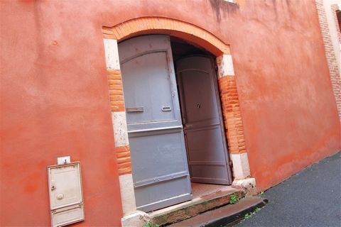 Apartment of about 71 m² of living space, with 2 bedrooms 2 minutes from the center of Albi. Managed by a small co-ownership, it will seduce an investor since it is sold rented (until 02/2026) and offers a good guaranteed rental ratio. The access to ...