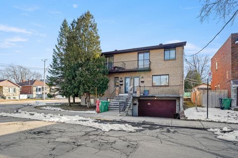 Superb 4-plex located in Mercier, benefits from an ideal location, surrounded by a pharmacy, a grocery store and a library. Many primary and secondary schools are also nearby, providing an enriching educational environment for families. This property...
