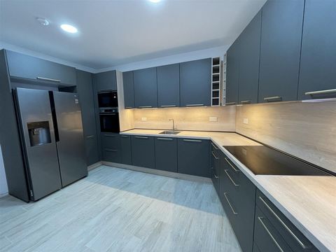 Located in Upper Town. Chestertons is pleased to offer a fully refurbished property in the Upper Town, Gibraltar. Step inside this 3 bedroom modern home. The brand new finishes and fixtures ensure a seamless blend of modernity and functionality. The ...