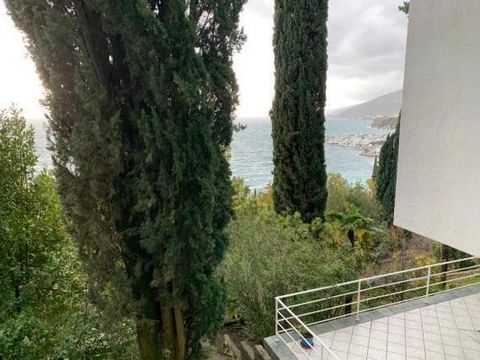 Apart-house with 6 accomodation units for sale in Opatija just 100 meters frm the sea below Antona Raspora street towards the sea! Wonderful sea views are opening from the terraces. Total surface is cca. 300 sq.m. with 110 sq.m. of terraces included....