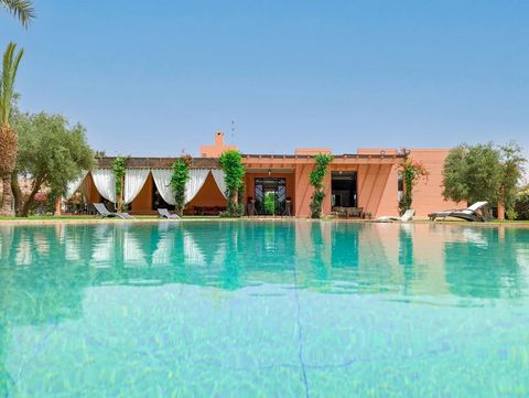 Located in Marrakech. We offer you to rent this sublime villa with a contemporary design located at about 7 km from the Bahia Palace in a quiet and secure residence. This magnificent property with a living area of 700 m² built on a plot of 4000 m² ha...