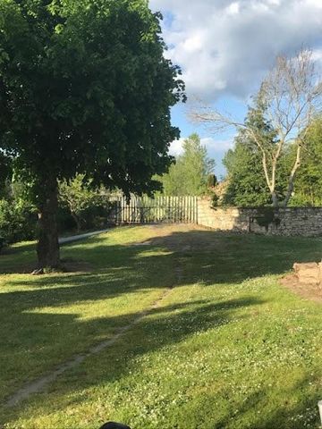 FOR SALE 37140 In La Chapelle sur Loire, Vanessa BOUCHER offers you this house offering a total living area of 300 M² as well as many annexes on the garden level. This property consists of a large entrance hall, two living rooms with a surface area o...