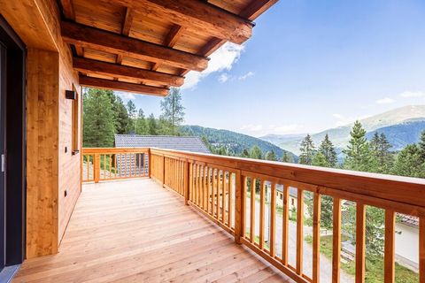 Dit luxe, geschakelde chalet ligt in het kleinschalige vakantiepark Resort Turrach Lodges, dat eind 2021 is geopend. Het ligt op de Turrucher Höhe op een gezonde hoogte van 1.700 m, op de grens van Karinthië en Stiermarken, op 4 km van het centrum en...