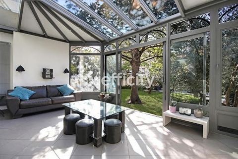 92250 - LA GARENNE COLOMBES - PLAISANCE - EXCEPTIONAL VILLA 315 M2 - LAND 553M2 - GARDEN 250M2 - 5 BEDROOMS Arthur Gangloff consultant EffiCity, the agency which estimates your property online, offers you in exclusivity, this exceptional villa perfec...