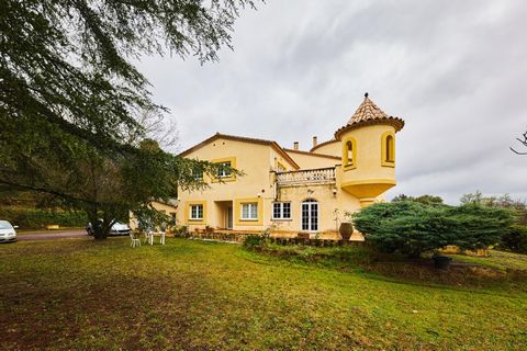 On this occasion we have the pleasure of presenting this architectural jewel, a unique piece, it is the replica of a German castle made to scale, with a constructed area of approximately 1200 m2. Located just 6 kilometres from Girona, in a small and ...