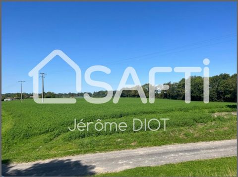 You should be seduced by this exceptionnal building plot of around 4 hectares, located in a charming village of the Argonne champenoise region. This village is 15 minutes away from the A4 highway and 10 minutes away from the town of Sainte Menehould,...