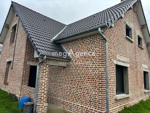 Pretty pavilion completely renovated with quality materials of 124m², 4 bedrooms including 1 on the ground floor, on a plot of 689m². Ideally located in a village on the edge of the ponds in the Somme valley, close to the motorway, the TGV station, a...