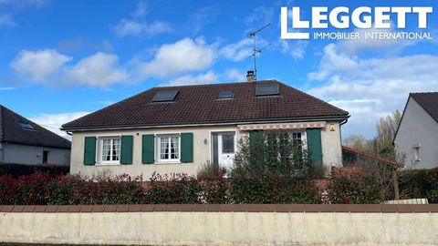 A27385YB72 - This family home is ideally located in Saint Saturnin (part of Le Mans Métropôle), close to shops, schools, transport and the North shopping area. The back garden overlooking into a park. Public transport to the city of Le Mans. Space an...