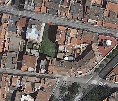 Make the best investment of the moment and build in the most demanded area of Igualada. We offer you this wonderful 546 m2 plot, with access from two streets in the city center, it is surrounded by shops, bars, restaurants. On this plot you can build...