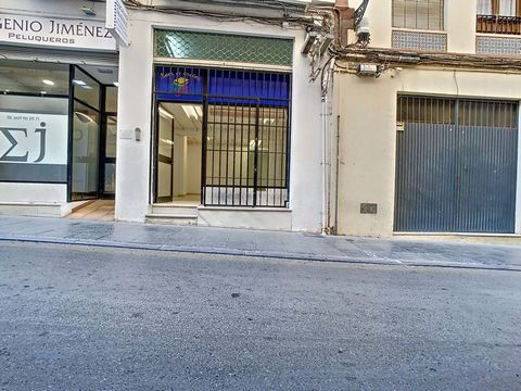 Located in the heart of Antequera is this charming and cozy place near the most outstanding leisure area in Antequera, an ideal area for any type of business, remarkable for its good price and location, making this property an incredible opportunity ...