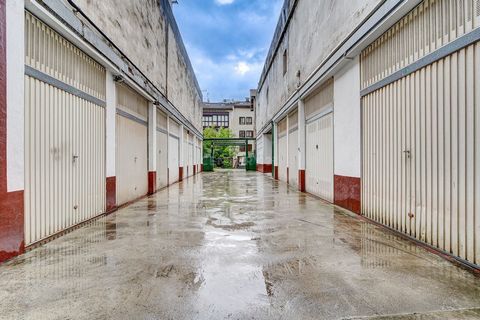Opportunity for a very large garage for sale in one of the best areas of Irun, the neighborhood of Santiago. Comfortable and functional for day-to-day use, this spectacular 75-metre garage can have different possibilities: - Capacity to park 4.5 cars...