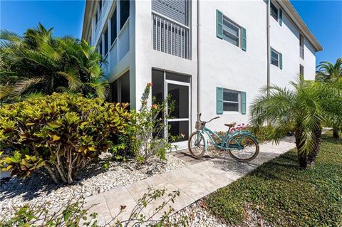 LOCATION LOCATION in the Moorings! Highly coveted 1st floor, end corner unit, at the Riviera Club in the Moorings. 1.2 miles to the nearest beach, enjoy private Mornings beach club to enjoy the idyllic white sand beaches of the Naples. Condo complete...