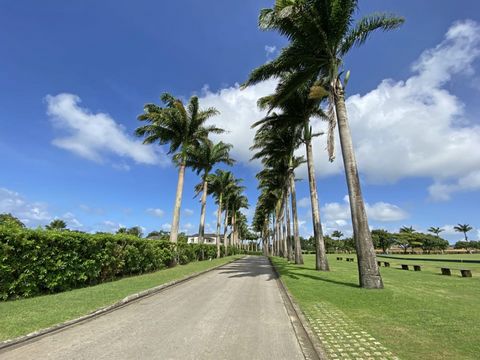 Located in Apes Hill. Lot Number 33 finds its place within the prestigious Apes Hill Polo Estate, gracefully positioned along Barbados' enchanting west coast. This captivating development enjoys a slightly inland setting, accessible through a regal d...