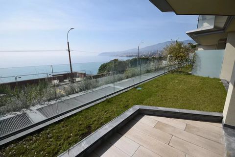 Op een steenworp afstand van de zee, genesteld als een diamant in weelderig groen in het oostelijke deel van Sanremo, bieden wij een nieuw wooncomplex van 30 LUXE appartementen op een bevoorrechte locatie met uitzicht op de zee, verbonden met het fie...