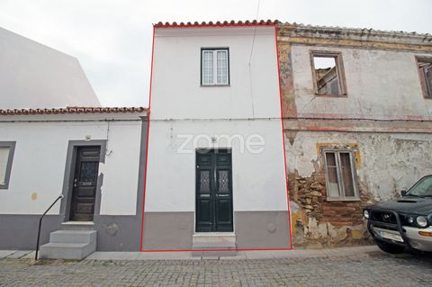 Identificação do imóvel: ZMPT563226 This friendly house could be your next haven, right in the heart of the town of Viana do Alentejo. It comprises on the ground floor an entrance room, kitchen, living/dining room, sunroom, bathroom and outdoor space...