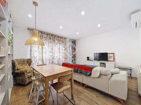 Lucas Fox presents this beautiful apartment for sale located in an area of Barri de Mar a few meters from the marina and the beaches of Vilanova, very close to the train station and close to all amenities. Upon entering the building, we are greeted b...