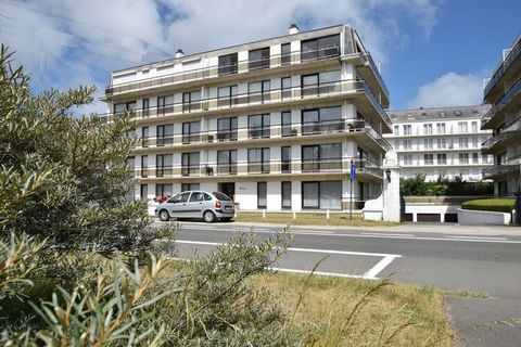 Welcome to this recently renovated apartment, ideally located just 50 metres from the beach in the picturesque Concession area of De Haan. This stylish residence, where a pet is welcome, offers an oasis of comfort. The living room is equipped with a ...