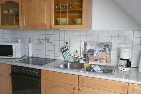 A cozy holiday apartment (65 sqm) for two to four people right on the outskirts of the city in a quiet location on Rügen, 5 minutes on foot (Edeka). Doctors, pharmacy, kebab and drinks shop on site.