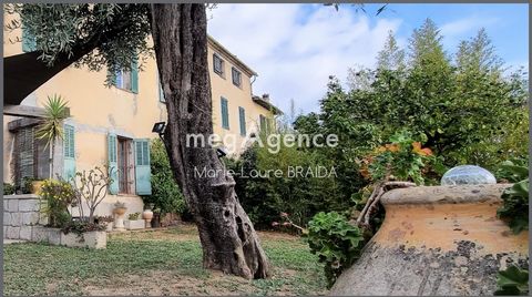 In a popular area of ??Grasse, 19th century property to discover, nestled in a preserved natural setting and set on 8955m2 of land The property consists of a farmhouse of approximately 132m2 with 4 bedrooms, kitchen open to living room, high ceilings...