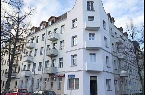 Address: Berlin, Herbststraße 18 Property description The apartments are very individual and some have charming balconies facing the quiet street side. The spacious floor plans are characterized by large living rooms, which are accessible through cor...