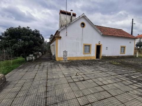 Detached house from the year 2000, with a gross area of 188 m2 on 2 floors, with an urban plot of 480m2 and a rustic plot of 2300.m2. This villa is habitable, but in need of repairs at the level of walls, as it has been uninhabited for some time. Boo...