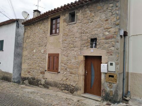 House located in the heart of the village of Idanha-a-Nova, which is about 35 km from the city of Castelo Branco and 26 minutes from the entrance to the A23. House consisting of ground floor with living room, kitchen, bathroom with shower and hall. O...