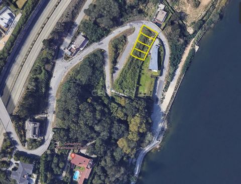 An urban property with direct access to the River Douro through urbanization! This land is conveniently located in Vila Nova de Gaia, 50 meters from Rio, in a quiet and sophisticated area on the waterfront. - Approved Subdivision Project; LOT Nr. 71 ...