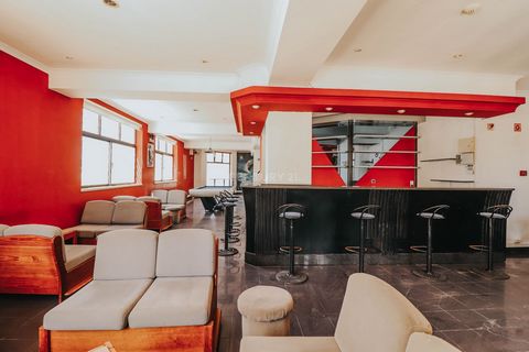 Furnished, equipped Café/Bar, with two bathrooms and private terrace, with the possibility of changing from Commercial to Residential, later upon request with the Chamber Excellent location close to housing, commercial, school and service areas. Grea...