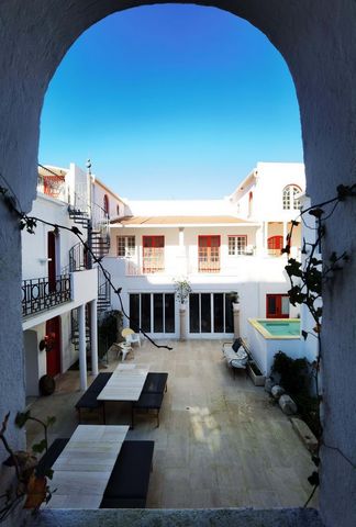 A few steps from the CDS beach (Surf Sports Center), in Costa da Caparica, you will find this charismatic Arabe style villa, which, being an Andalusian Patio, house with 8 bedrooms and 3 living rooms. All rooms with private bathroom. The property con...