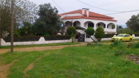 The detached house is in Magoula neighbourhood about 4 km of the seaside towm of Eretria. It has a small view on the sea. I consists of a ground floor and a first floor, with a total area of 137 square meters, built on a plot of 750 square meters. Th...