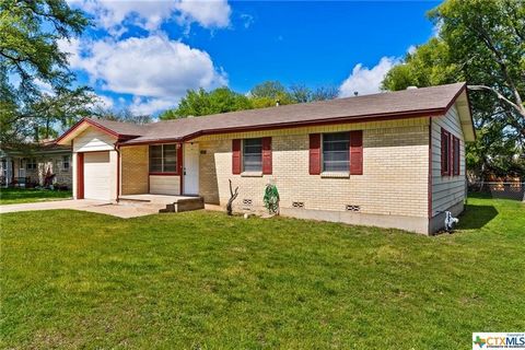 Welcome to Your Dream Starter Home! This charming 3-bedroom, 1.5-bathroom gem is the perfect blend of comfort and affordability. Located in a established neighborhood, this home is ideal for first-time homebuyers or savvy investors. Step inside to di...