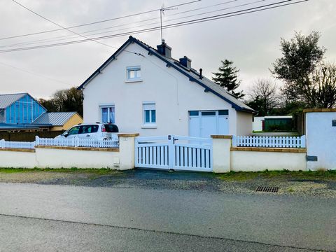 Located in the charming town of Bgard (22140), this house benefits from an ideal location, close to schools and shops, thus offering an ideal setting for families. The exposure is to the East, ensuring pleasant light throughout the day. Outside, the ...