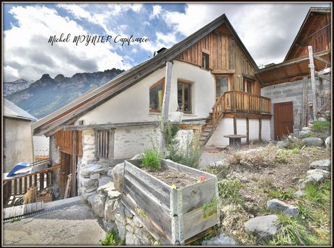 Dpt Hautes Alpes (05), Gde maison de village à La Roche de Rame