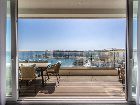 A stunning high floor luxurious seafront apartment benefiting from four bedrooms. This home is located in the prime and central seafront street of St. Julians benefiting from uninterrupted views from the open plan living area and spectacular terrace....