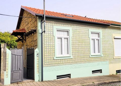This 3-bedroom villa in the eastern part of Porto offers tranquillity, convenient access to transport and commerce and services, as well as being close to places such as the Dragão Stadium, the future Old Slaughterhouse project and the city's Orienta...