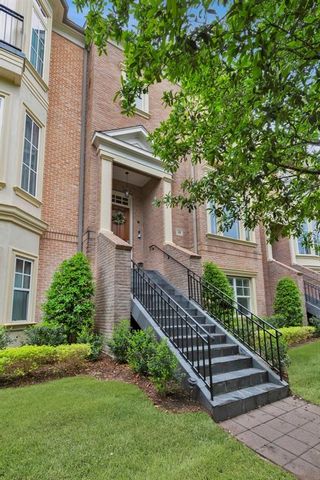 This stunning Brownstone in East Shore offers a luxurious living experience in a picturesque setting overlooking a park with a pond and rock bridge. The four-story home features a gated driveway, hardwood floors, a guest room on the first floor, a ch...