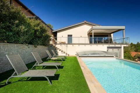 Lozanne - South Beaujolais. Architect-designed villa built in 2020 of approx. 152m² on a 2000m² plot with 180-degree panoramic views. Entrance opening onto 60m² living room, dining room and fully-equipped open-plan kitchen. Garden level: master suite...