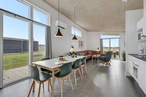 Alójese en una maravillosa casa de vacaciones de nueva construcción cerca de Lalandia, en Søndervig, a un paso del precioso Mar del Norte. Todas las familias son diferentes y, afortunadamente, también lo son nuestras casas de vacaciones. Todas las ca...