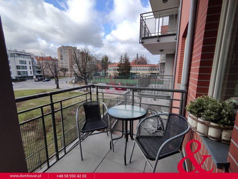 A sunny, two-room apartment with a view of the Old Motława River for sale, located in the center of Gdansk. The apartment includes a parking space in the garage hall (additionally payable) and a storage room. The building houses a fitness area and a ...