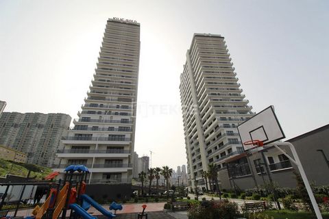1 Bedroom Apartment in Kılıç Gold Complex in İstanbul, Esenyurt Ready to move 1 bedroom apartment is located in Esenyurt district of İstanbul. Esenyurt is a rapidly developing district. Apartment in İstanbul, Esenyurt is situated 700 m from Esenyurt ...