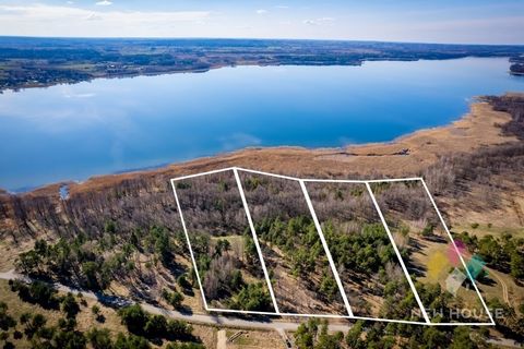 You can choose from: 3 attractive newly separated building plots with a valid local spatial development plan, located in an excellent location, each with its own shoreline of Lake Tałty, the deepest lake on the route of the Great Masurian Lakes. In t...