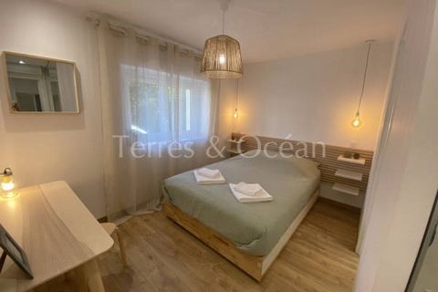 Apartment refurbished in June 2022 of around 62m2 with a terrace with direct access to the Hossegor lake canal. Located in the city center in a charming residence and has a separate entrance. It includes a living room with open fitted kitchen, 2 bedr...