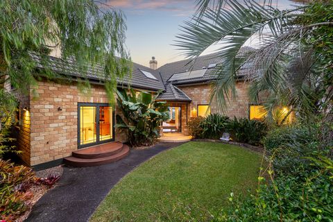 Take a site that has spectacular views and add a solid, beautifully built, five bedroom, brick and tile home that includes a self-contained granny flat with separate entrance and you have something special. Set in silence with spellbinding views acro...